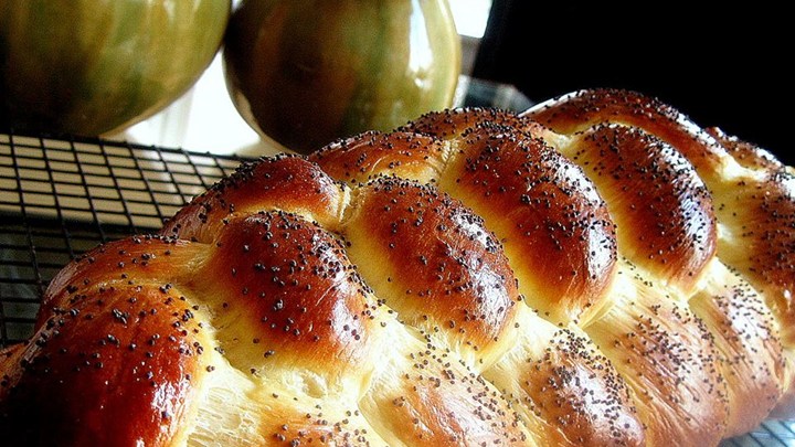 An ode to challah |